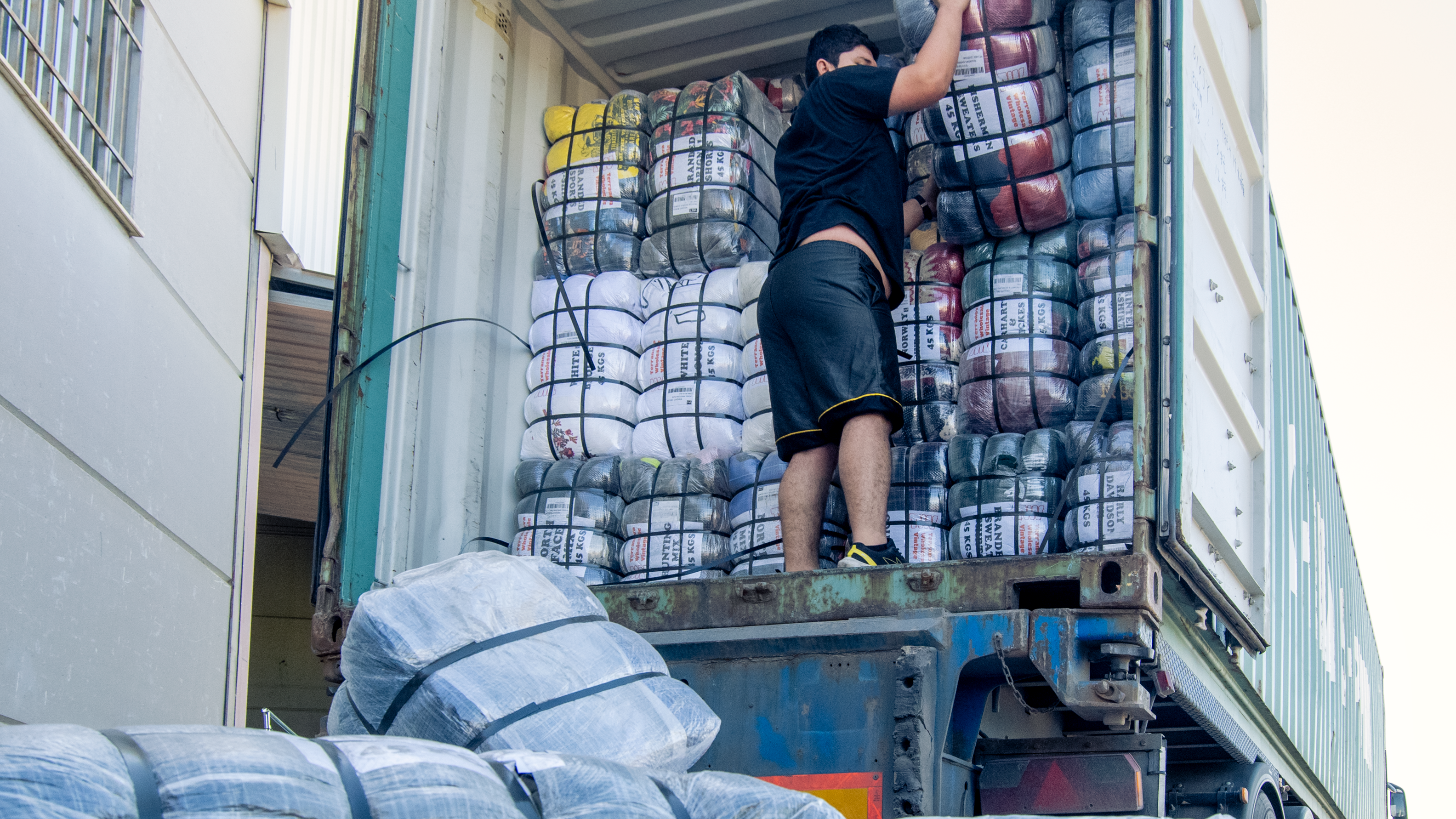 5 simple tricks to sell your vintage clothes fast on Vinted