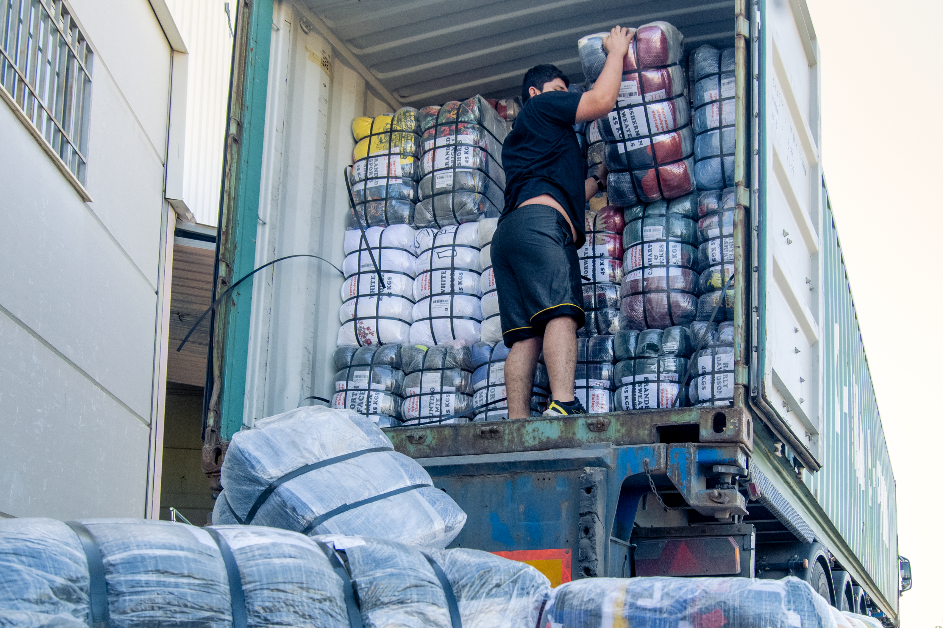 5 simple tricks to sell your vintage clothes fast on Vinted