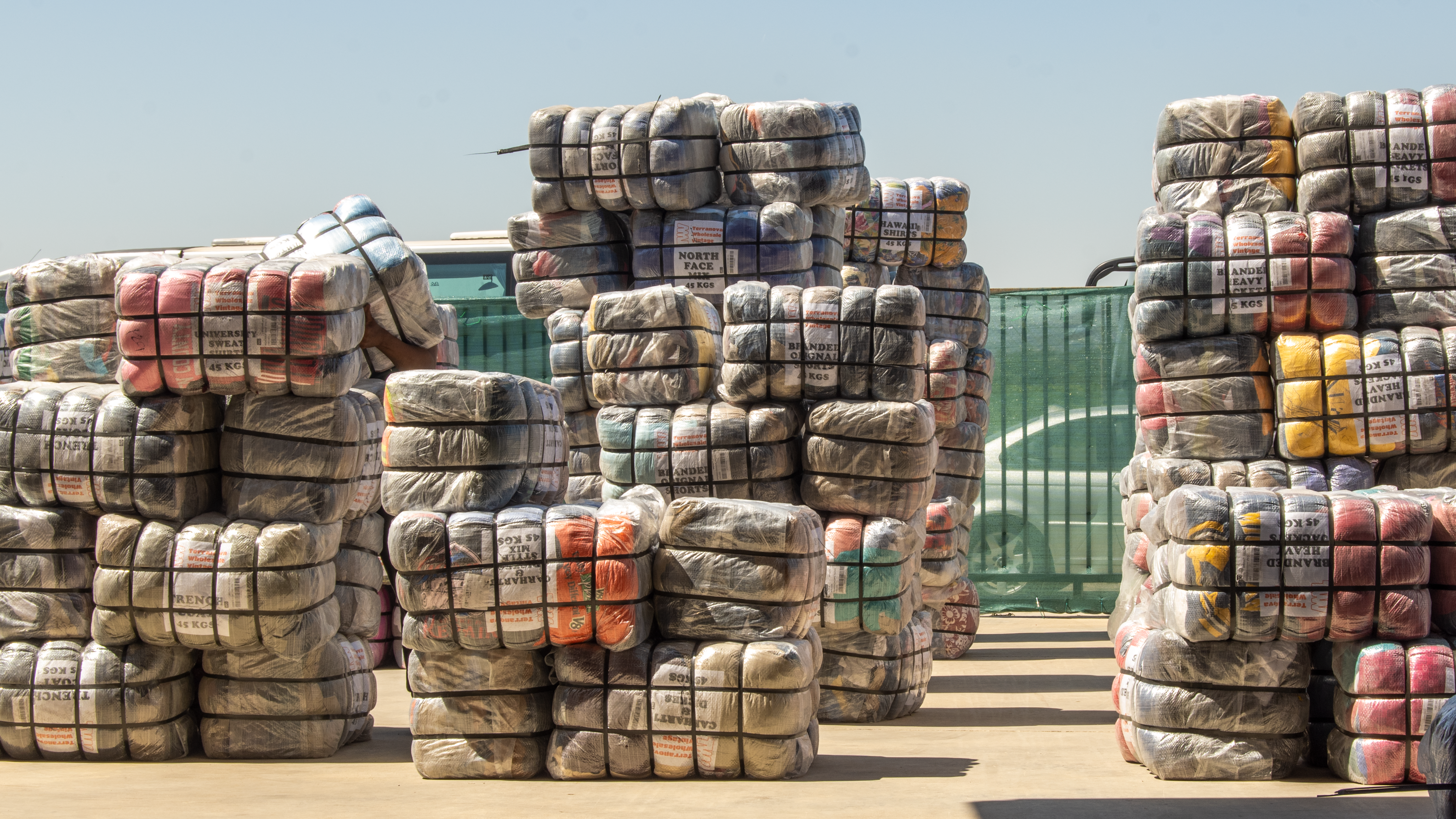 Where to buy vintage clothing wholesale in Spain