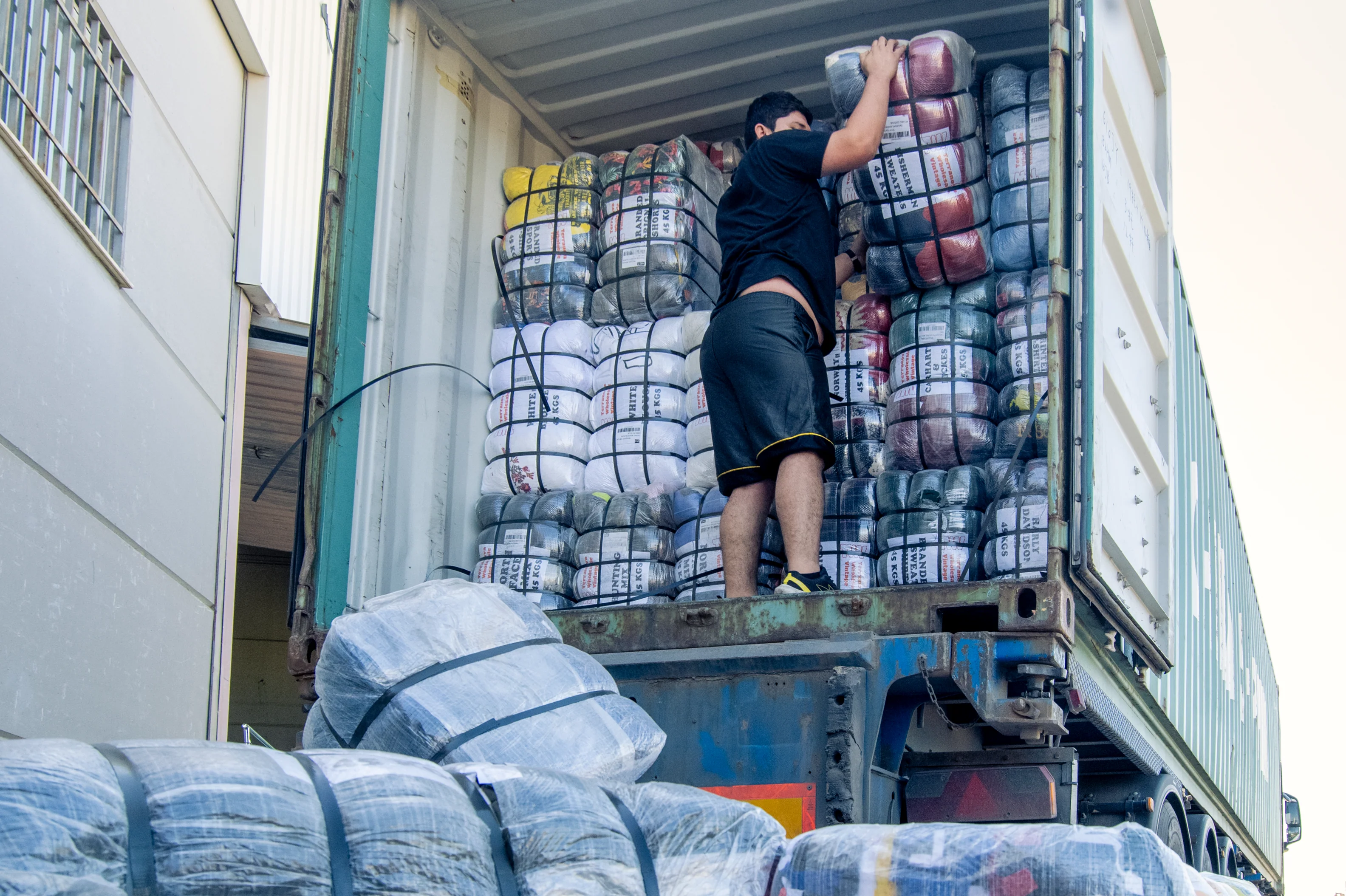  Buy Vintage Wholesale Clothing