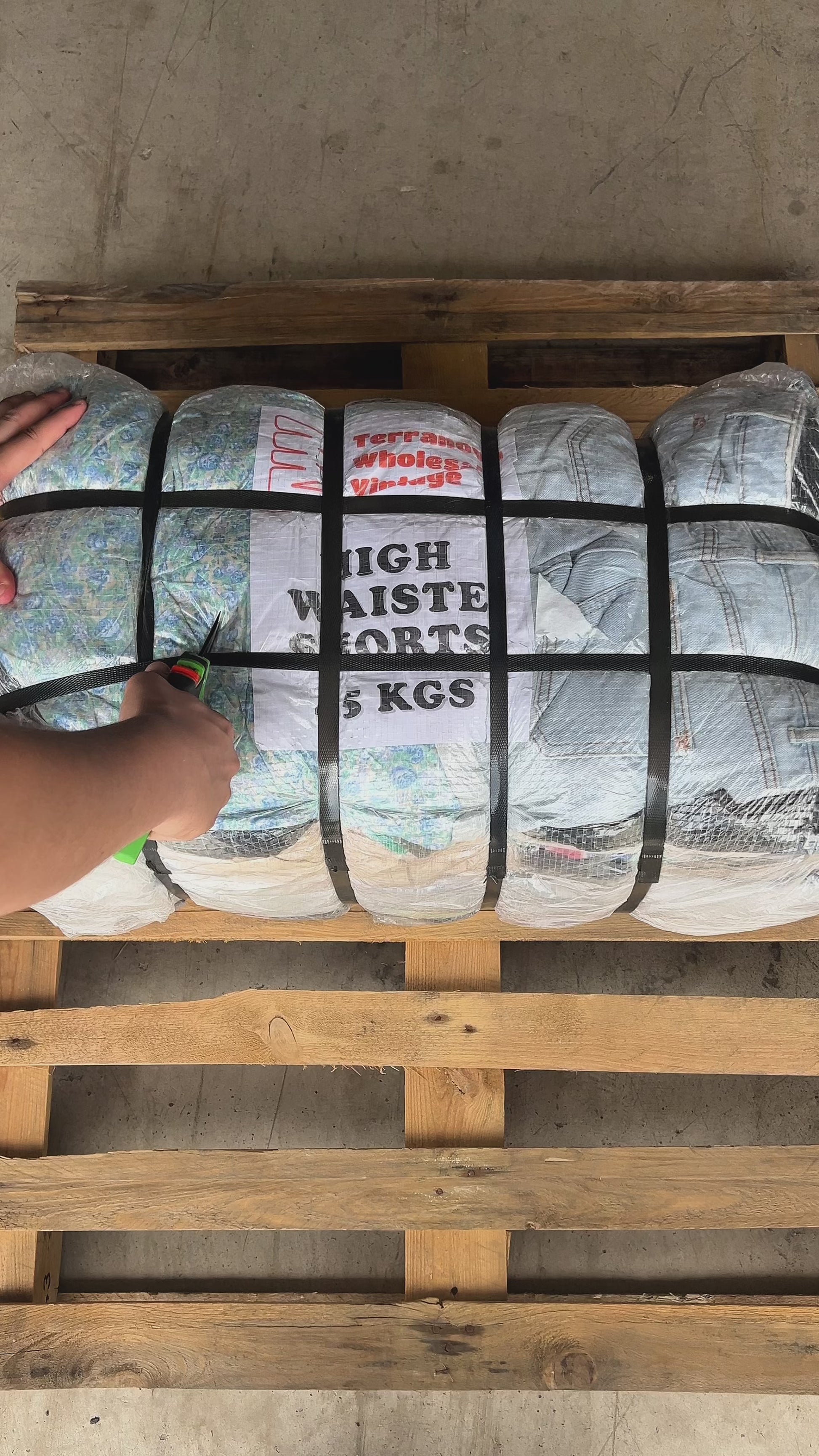 BALE VINTAGE HIGH WAIST SHORTS