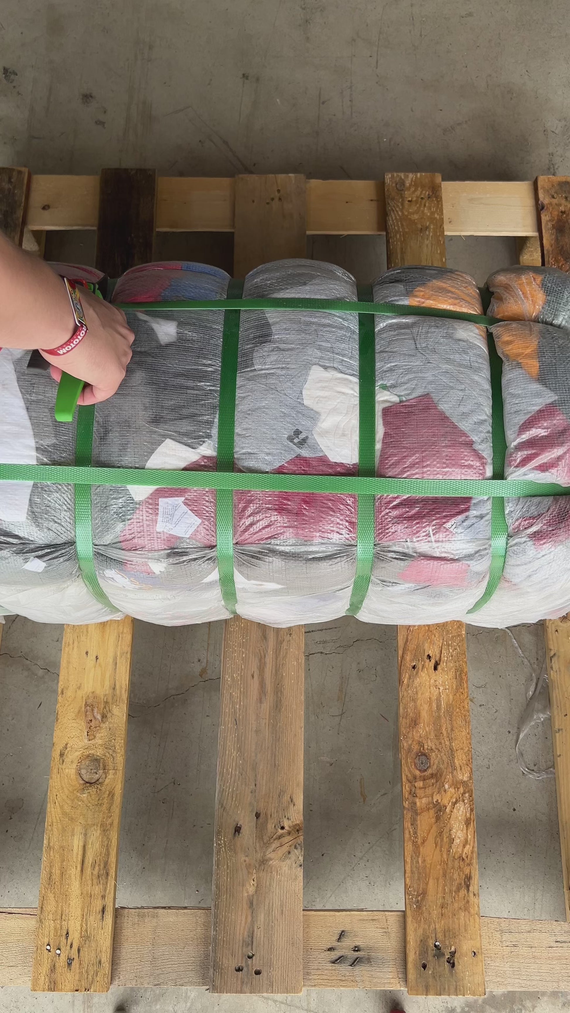 BALE NFL / NBA / NHL T-SHIRTS MIX