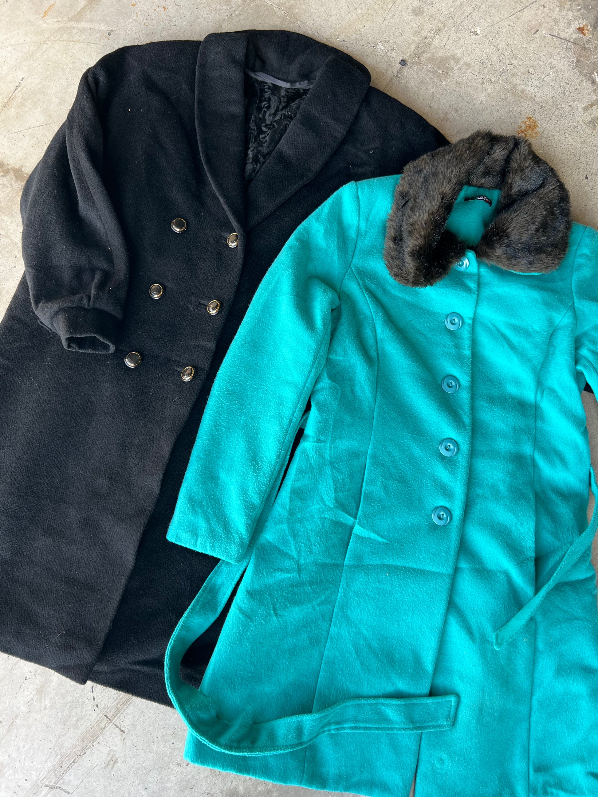 VINTAGE WOMEN'S LONG COATS KILO PACK