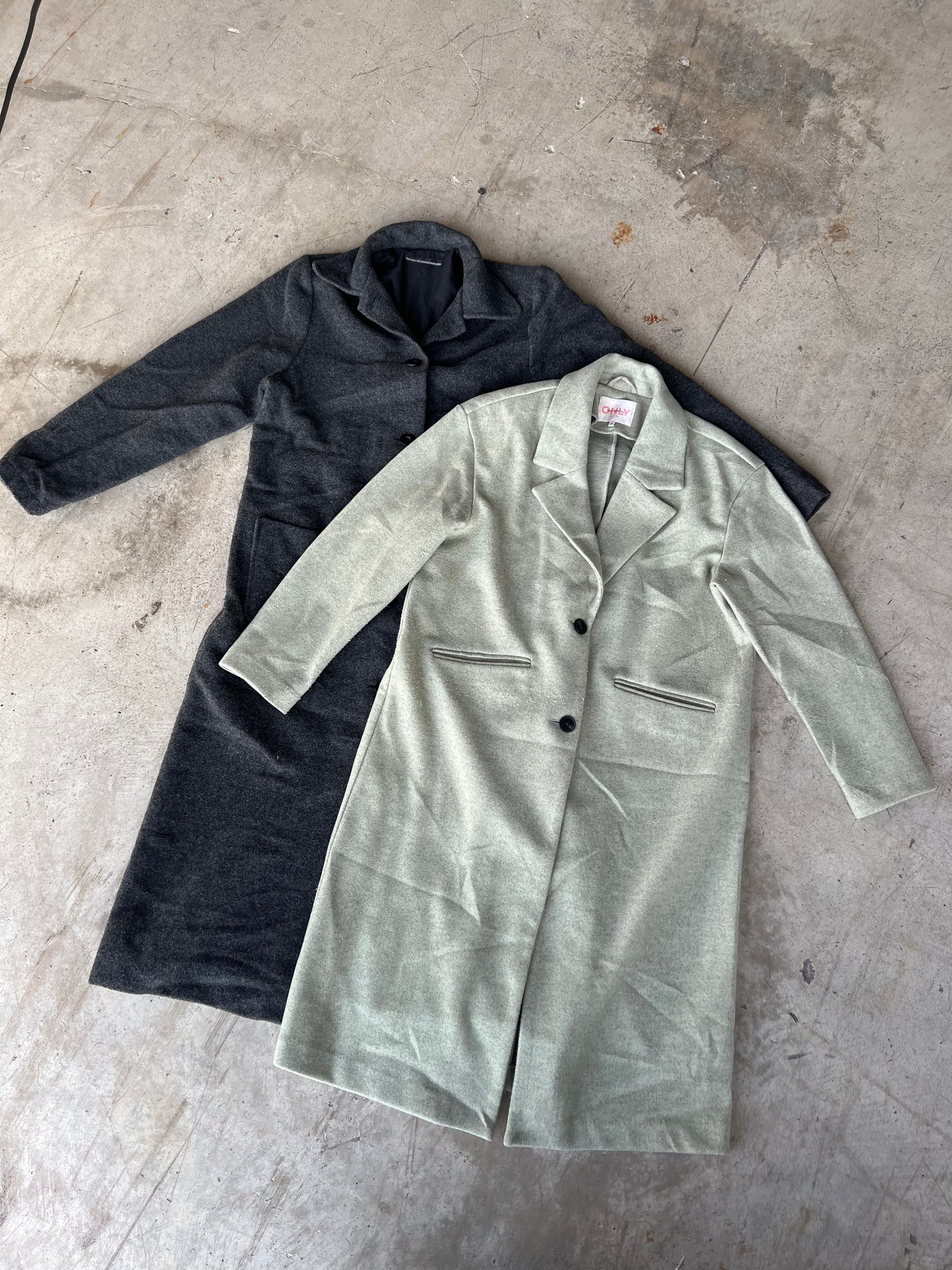 VINTAGE WOMEN'S LONG COATS KILO PACK